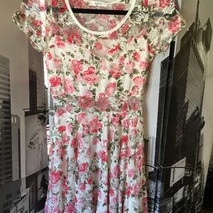 Lace circular roses dress